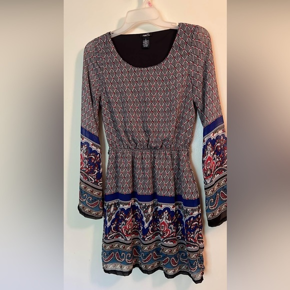 Rue21 Dresses & Skirts - Rue21 Flare Sleeve Dress 🌟